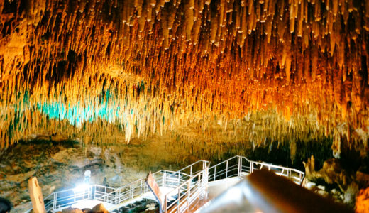 ここでしか見れない鍾乳洞・まるで異世界の入り口「ガンガラーの谷」